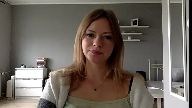 Snapshot of MillieShow chatting on 09-22-25, 02:41 MillieShow online show from 09-22-25, 02:41