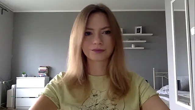 Snapshot of MillieShow chatting on 09-26-25, 03:27 MillieShow online show from 09-26-25, 03:27