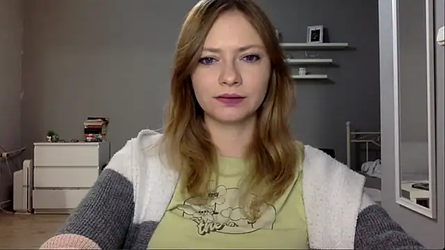 Snapshot of MillieShow chatting on 10-06-25, 09:01 MillieShow online show from 10-06-25, 09:01