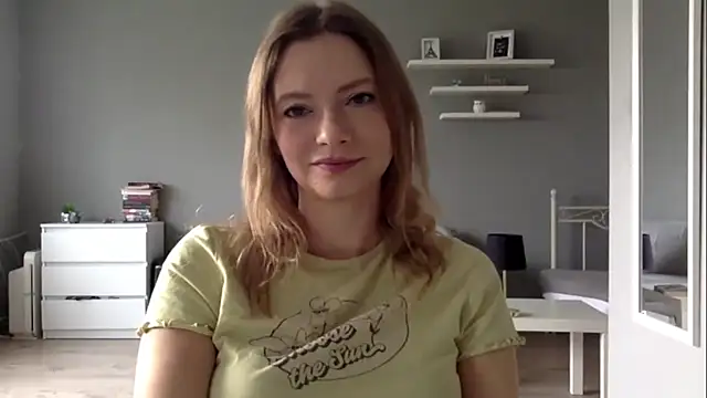 Snapshot of MillieShow chatting on 10-10-25, 02:05 MillieShow online show from 10-10-25, 02:05