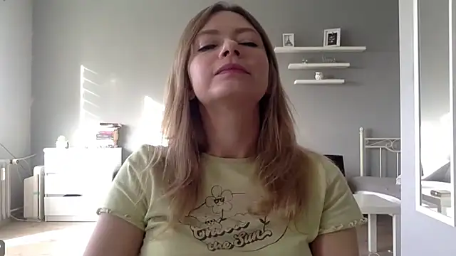 Snapshot of MillieShow chatting on 10-13-25, 07:30 MillieShow online show from 10-13-25, 07:30