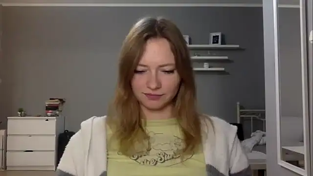 Snapshot of MillieShow chatting on 10-20-25, 08:53 MillieShow online show from 10-20-25, 08:53