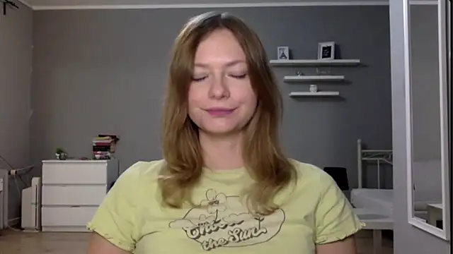 Snapshot of MillieShow chatting on 10-23-25, 05:12 MillieShow online show from 10-23-25, 05:12