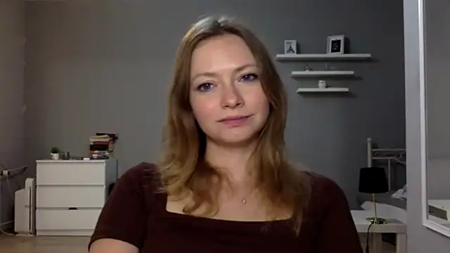 Snapshot of MillieShow chatting on 10-26-25, 10:15 MillieShow online show from 10-26-25, 10:15