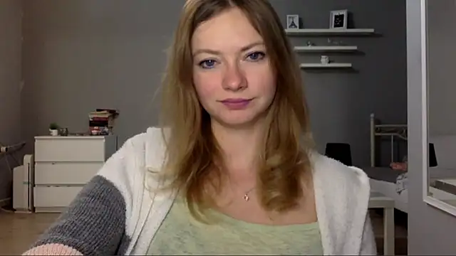 Snapshot of MillieShow chatting on 11-03-25, 10:42 MillieShow online show from 11-03-25, 10:42