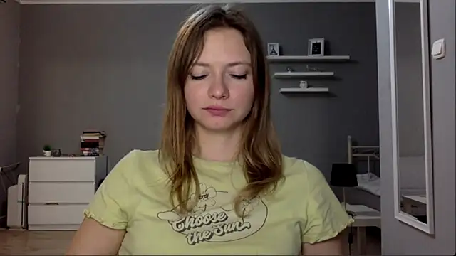 Snapshot of MillieShow chatting on 11-06-25, 10:32 MillieShow online show from 11-06-25, 10:32