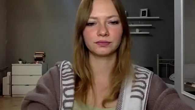 Snapshot of MillieShow chatting on 11-18-25, 09:52 MillieShow online show from 11-18-25, 09:52