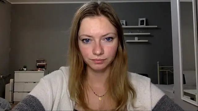 Snapshot of MillieShow chatting on 12-17-25, 10:05 MillieShow online show from 12-17-25, 10:05