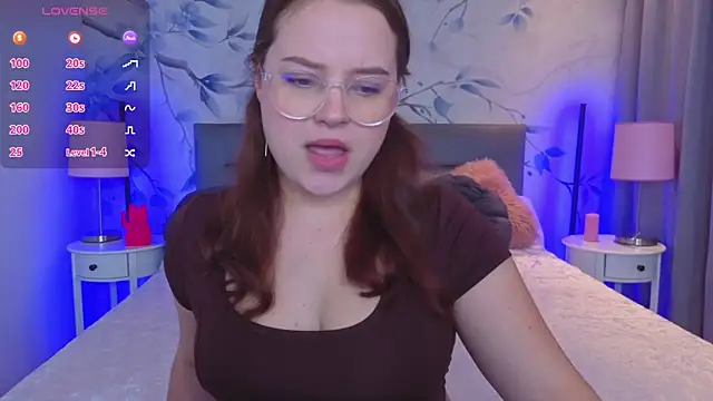 Snapshot of Cute_kitty- chatting on 09-14-25, 09:47 Cute kitty- online show from 09-14-25, 09:47