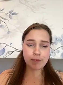 Snapshot of Cute_kitty- chatting on 09-18-25, 10:01 Cute kitty- online show from 09-18-25, 10:01
