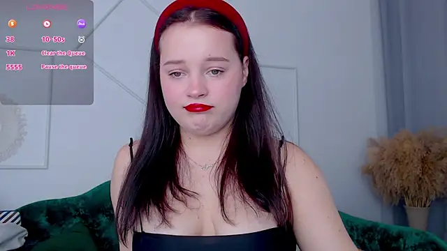 Snapshot of Cute_kitty- chatting on 10-01-25, 10:05 Cute kitty- online show from 10-01-25, 10:05