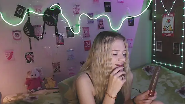 Your Horny Friends online show from 11-04-25, 01:21