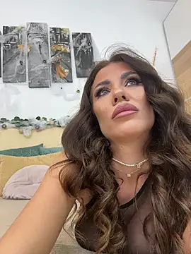 Snapshot of CelineReys chatting on 10-21-25, 05:35 CelineReys online show from 10-21-25, 05:35