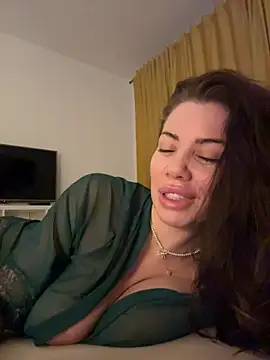 Snapshot of CelineReys chatting on 12-20-25, 11:45 CelineReys online show from 12-20-25, 11:45