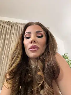 Snapshot of CelineReys chatting on 01-13-26, 08:14 CelineReys online show from 01-13-26, 08:14