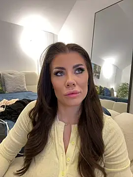 CelineReys online show from 04-12-26, 05:51