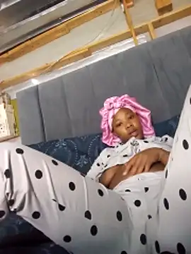 Hotytoty26 online show from 12-18-25, 09:48