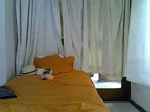 Snapshot of DevineChic chatting on 03-17-25, 01:29 DevineChic online show from 03-17-25, 01:29