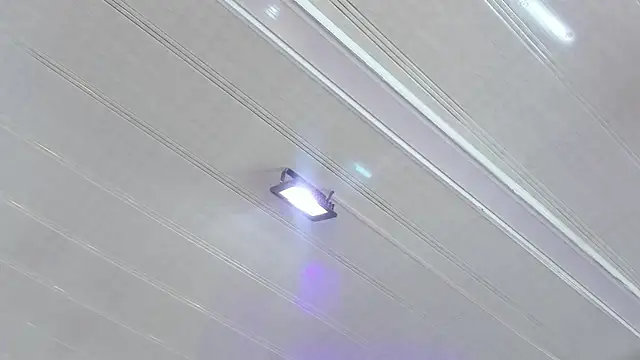 Pretty Johnson  online show from 10-31-25, 01:17