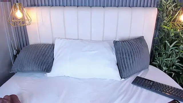 LauraCarther online show from 04-14-26, 08:04