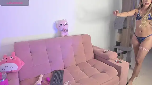 Snapshot of princesssammy2 chatting on 11-28-25, 12:35 princesssammy2 online show from 11-28-25, 12:35