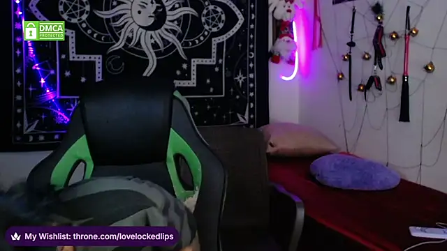 Snapshot of lovelockedlips chatting on 12-17-25, 01:55 lovelockedlips online show from 12-17-25, 01:55