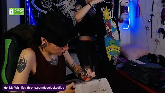 Snapshot of lovelockedlips chatting on 12-18-25, 09:32 lovelockedlips online show from 12-18-25, 09:32