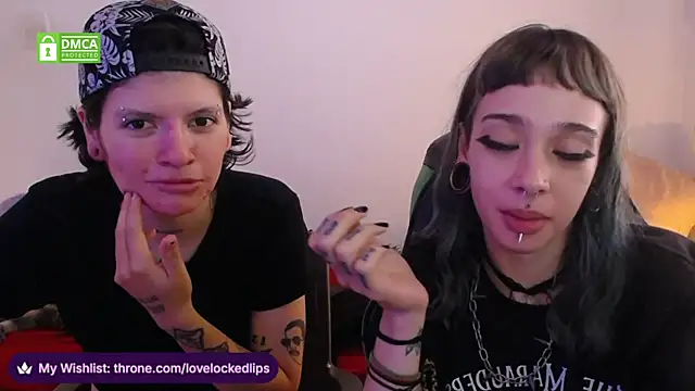 Snapshot of lovelockedlips chatting on 03-29-26, 06:08 lovelockedlips online show from 03-29-26, 06:08