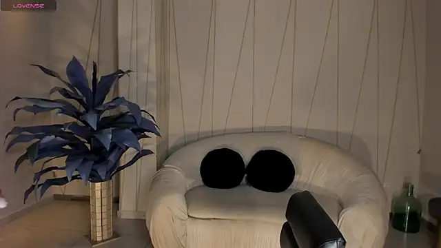 AmaliaCrus online show from 10-31-25, 08:32