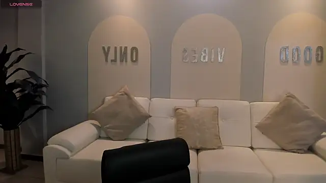 AmaliaCrus online show from 11-20-25, 08:41