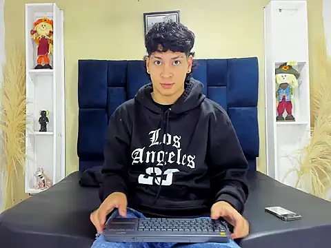 Jhojan twink online show from 09-21-25, 11:23