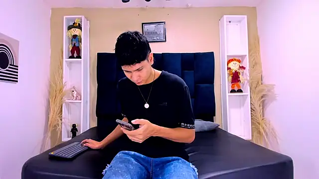 Jhojan twink online show from 10-17-25, 12:52