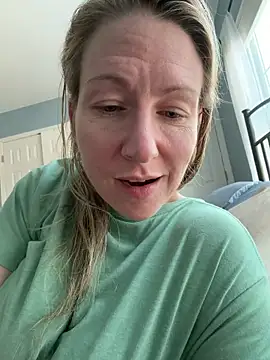 Snapshot of LittleMsMILF chatting on 02-25-26, 09:46 LittleMsMILF online show from 02-25-26, 09:46