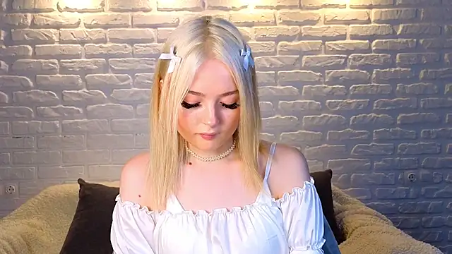 Snapshot of minigirl chatting on 03-16-25, 04:09 minigirl online show from 03-16-25, 04:09