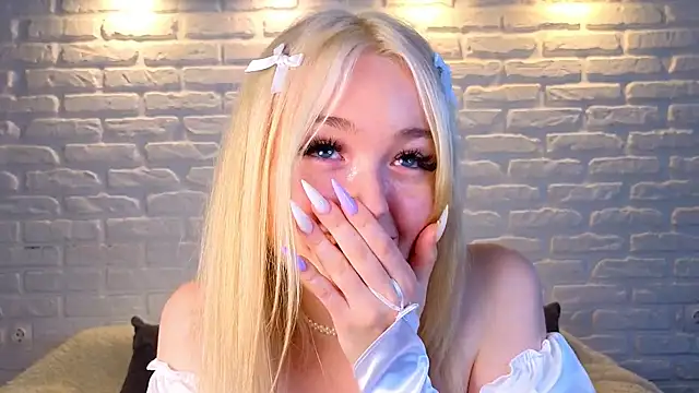 Snapshot of minigirl chatting on 03-16-25, 07:15 minigirl online show from 03-16-25, 07:15