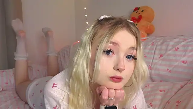 Snapshot of minigirl chatting on 02-07-26, 04:11 minigirl online show from 02-07-26, 04:11