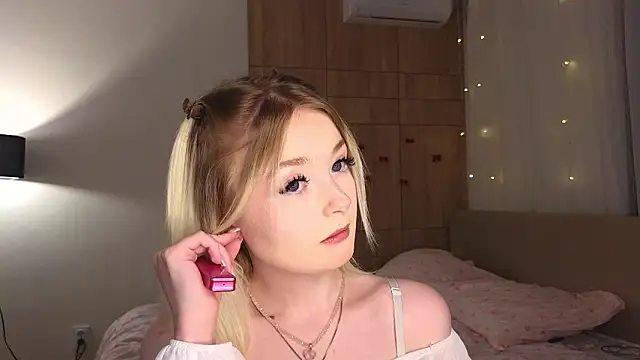 Snapshot of minigirl chatting on 02-27-26, 04:29 minigirl online show from 02-27-26, 04:29