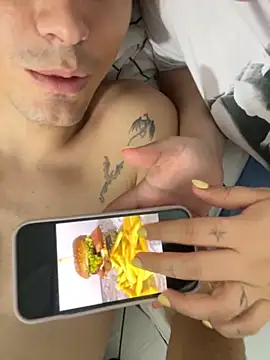 Snapshot of pareja_curiosa19 chatting on 10-10-25, 02:21 pareja curiosa19 online show from 10-10-25, 02:21