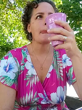 Snapshot of emiliemilf chatting on 04-21-26, 05:28 emiliemilf online show from 04-21-26, 05:28