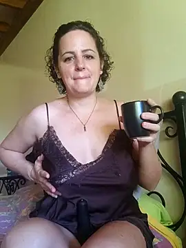 Snapshot of emiliemilf chatting on 06-18-26, 08:35 emiliemilf online show from 06-18-26, 08:35