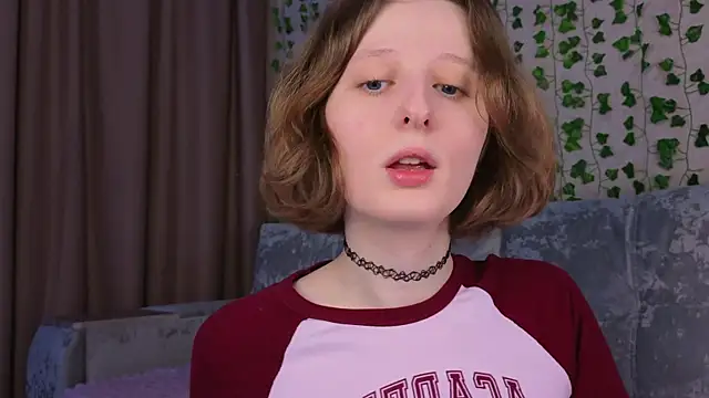 Snapshot of c0ralynx chatting on 12-15-25, 06:23 c0ralynx online show from 12-15-25, 06:23