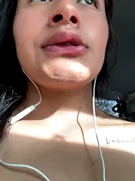 andrea gomes  online show from 10-04-25, 12:47