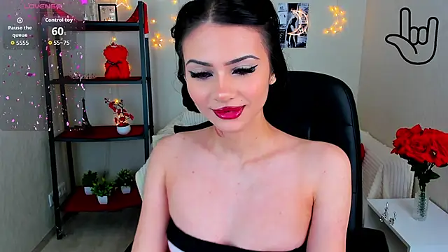 Snapshot of Kitti__ chatting on 06-10-26, 01:28 Kitti online show from 06-10-26, 01:28