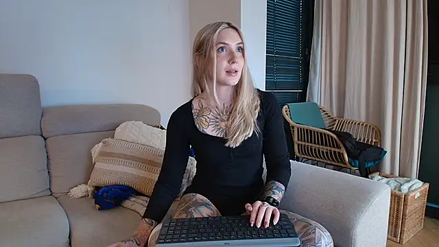 tattoobbgirl online show from 03-06-26, 05:42