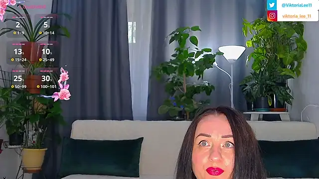 Snapshot of Viktoriafayx chatting on 09-15-25, 09:20 Viktoriafayx online show from 09-15-25, 09:20