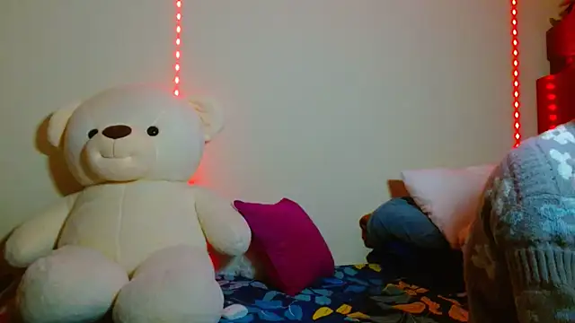 Snapshot of meganxox25 chatting on 10-29-25, 02:03 meganxox25 online show from 10-29-25, 02:03