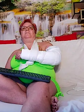 QueenPammy1 online show from 02-25-25, 10:04