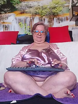 Snapshot of QueenPammy1 chatting on 03-31-26, 08:37 QueenPammy1 online show from 03-31-26, 08:37