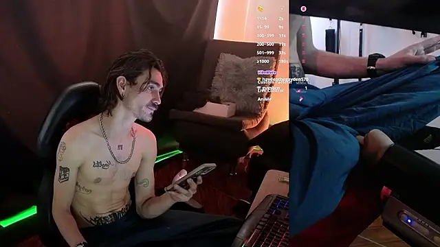 Snapshot of Aaron_malikk chatting on 03-15-26, 04:02 Aaron malikk online show from 03-15-26, 04:02