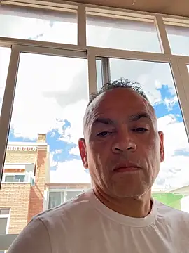 Snapshot of mateocali25 chatting on 05-13-26, 02:36 mateocali25 online show from 05-13-26, 02:36
